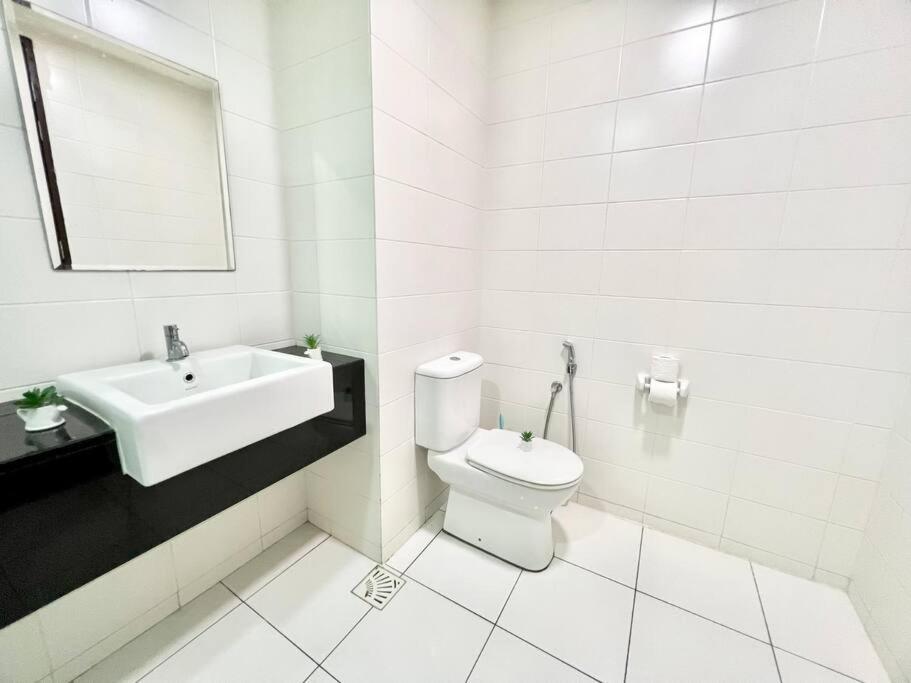 G 1-5Pax Cozy Home Trefoil Setia Alam 100Mps Wifi & Tv Sccc Екстериор снимка